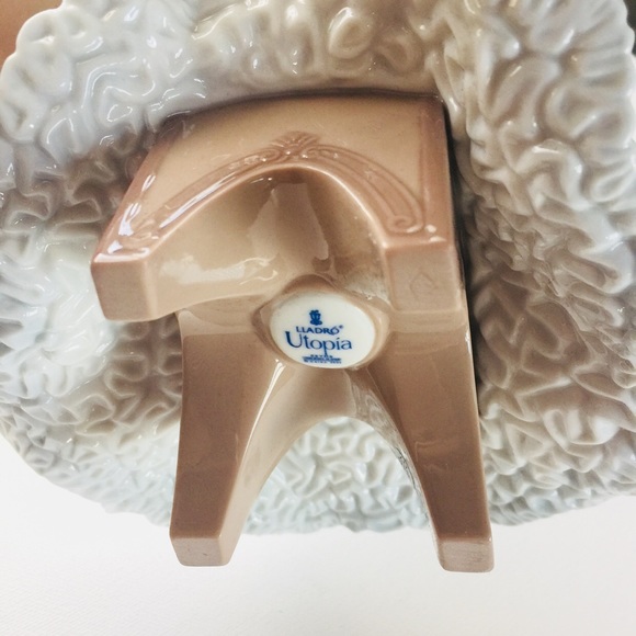 LLADRO Porcelain figurine ‘Refinement’ Utopia Collection - Picture 7 of 8